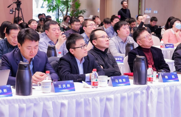 中国互联网协会人工智能工作委员会2024年度全体会议暨第四期AI智荟沙龙——“大模型的发展态势与评估体系”研讨会在京召开